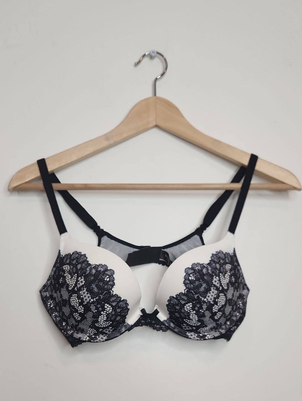 Victoria's Secret Black & Cream Lace Push-Up Bra